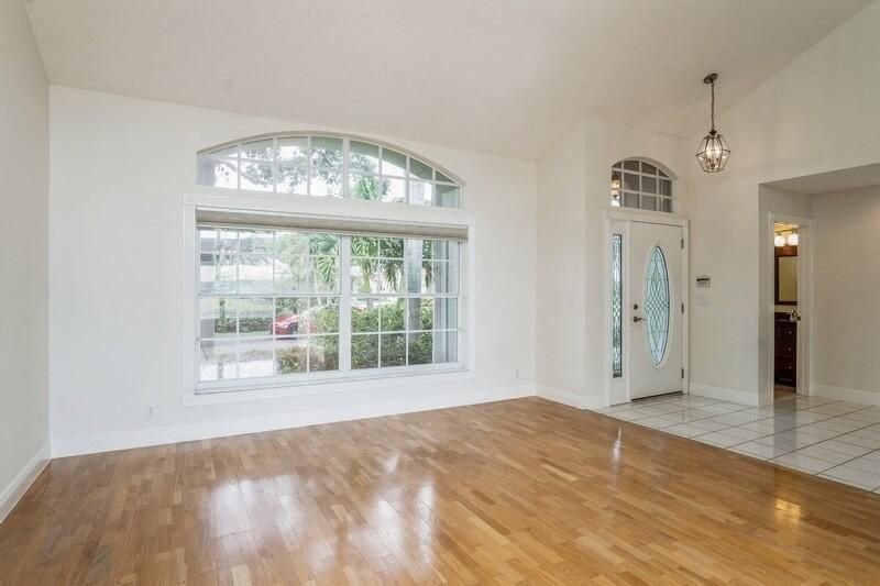 For Sale: $815,000 (3 beds, 2 baths, 1977 Square Feet)