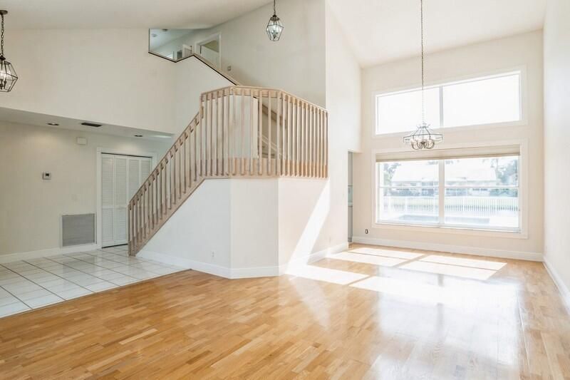 For Sale: $815,000 (3 beds, 2 baths, 1977 Square Feet)