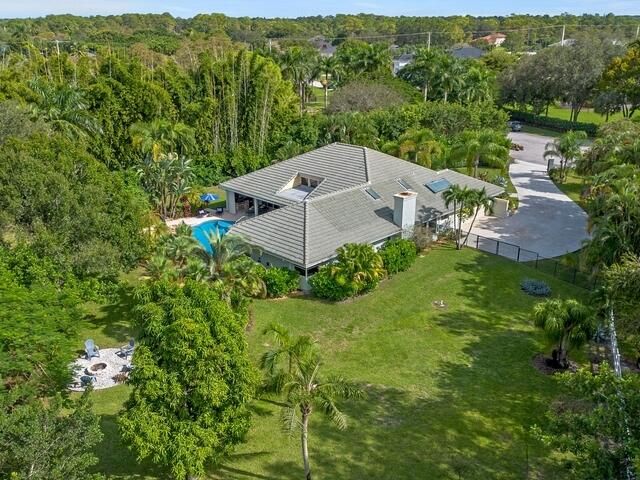 Activo con contrato: $1,395,000 (5 camas, 3 baños, 3092 Pies cuadrados)