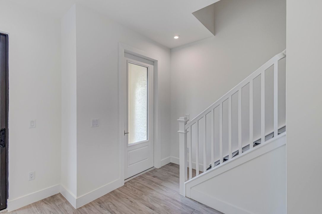 出租: $5,300 (3 贝兹, 3 浴室, 2252 平方英尺)