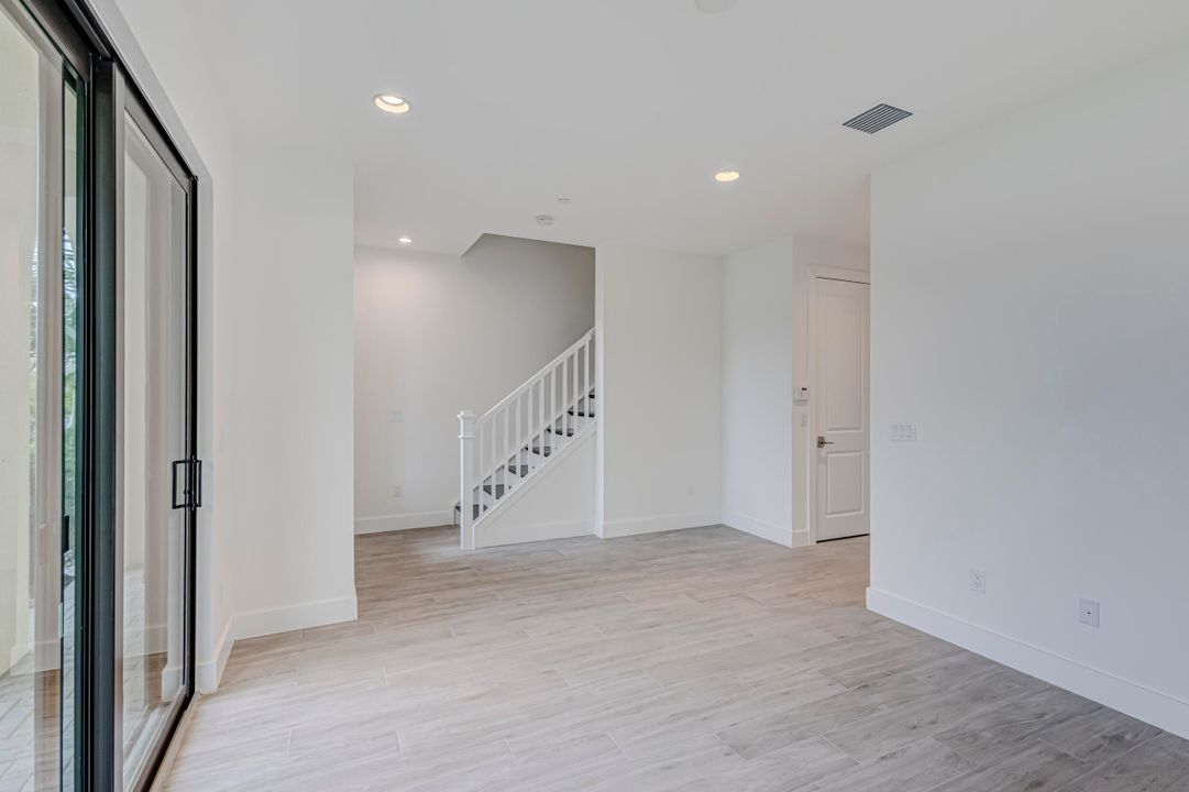 出租: $5,300 (3 贝兹, 3 浴室, 2252 平方英尺)