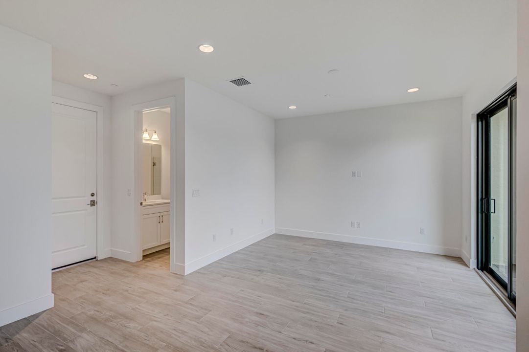 出租: $5,300 (3 贝兹, 3 浴室, 2252 平方英尺)