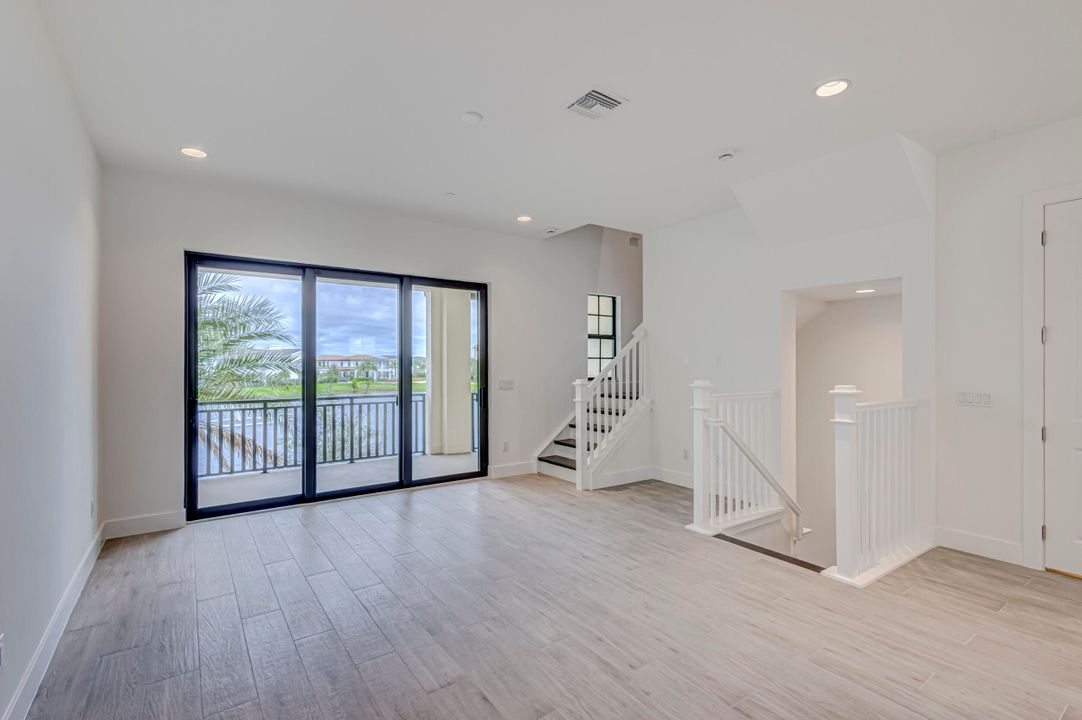 出租: $5,300 (3 贝兹, 3 浴室, 2252 平方英尺)