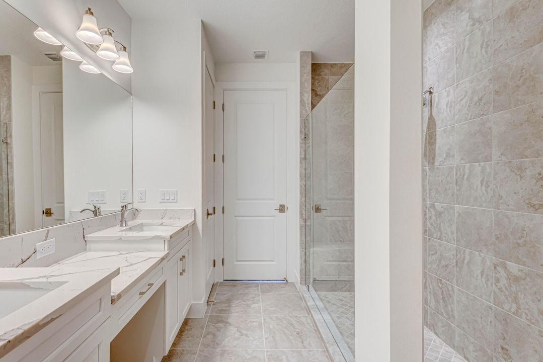 出租: $5,300 (3 贝兹, 3 浴室, 2252 平方英尺)