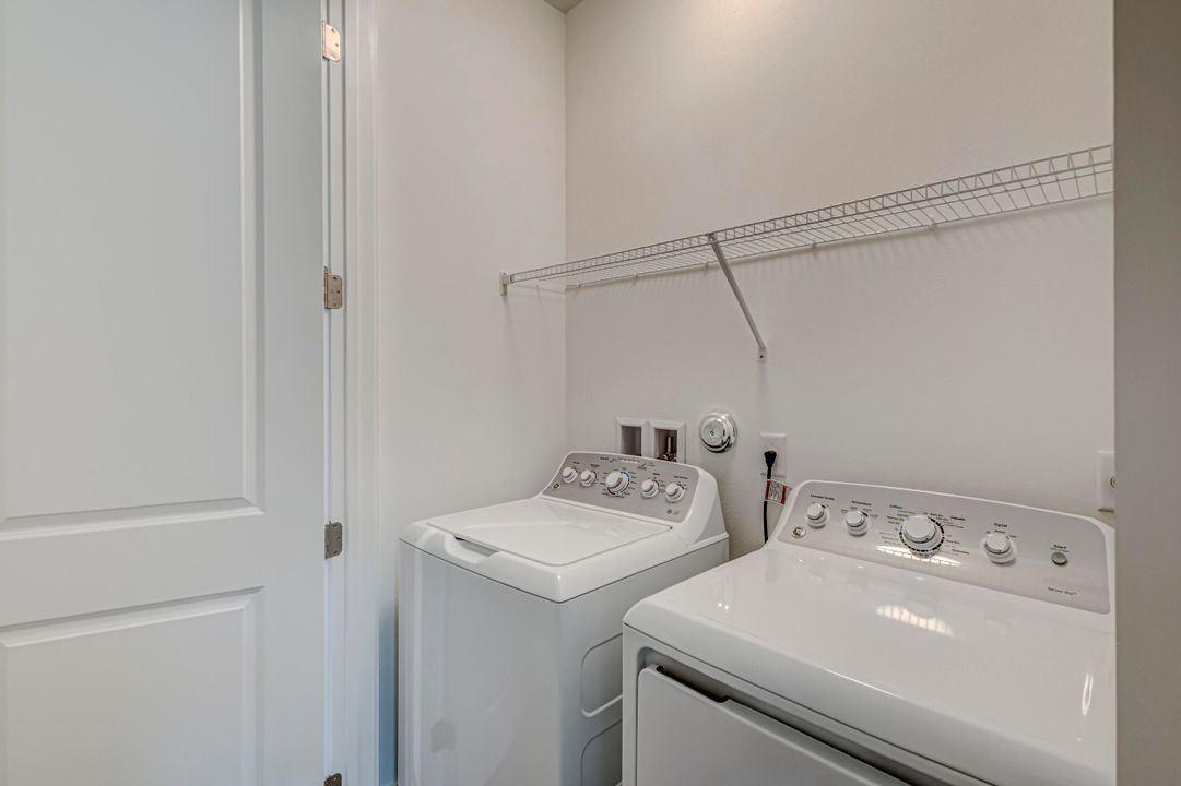 出租: $5,300 (3 贝兹, 3 浴室, 2252 平方英尺)