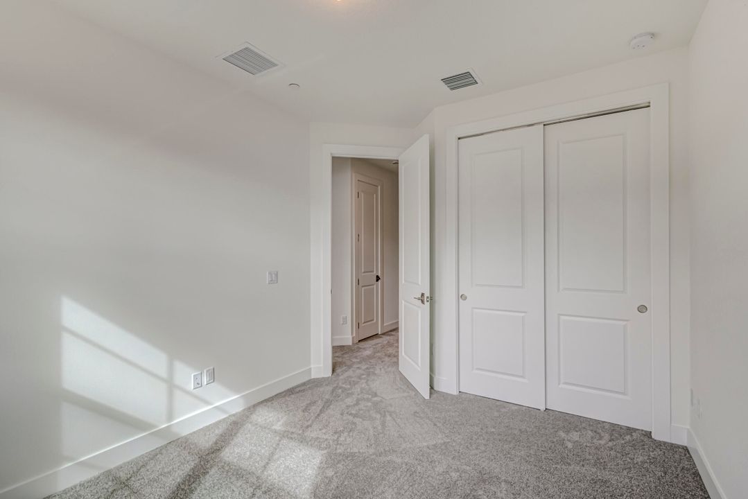 出租: $5,300 (3 贝兹, 3 浴室, 2252 平方英尺)