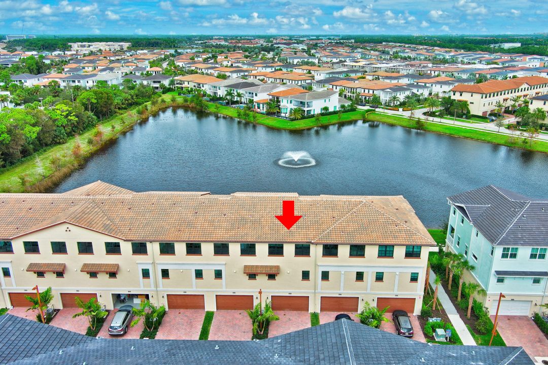 出租: $5,300 (3 贝兹, 3 浴室, 2252 平方英尺)