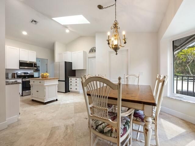 Activo con contrato: $1,395,000 (5 camas, 3 baños, 3092 Pies cuadrados)