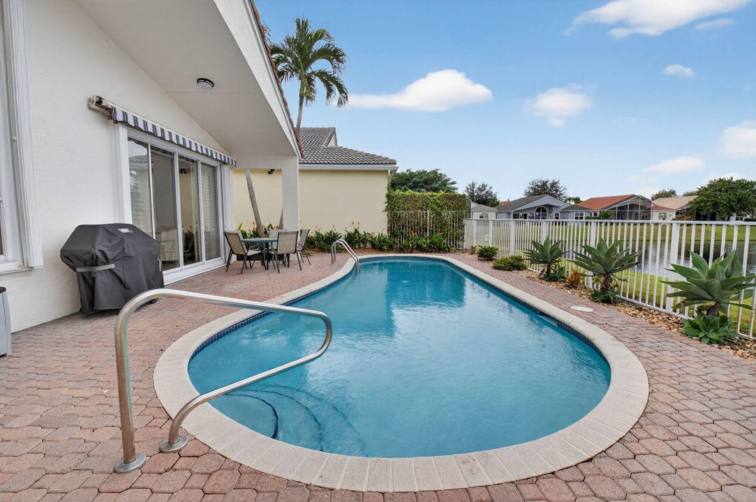 Active With Contract: $829,000 (3 beds, 2 baths, 2077 Square Feet)