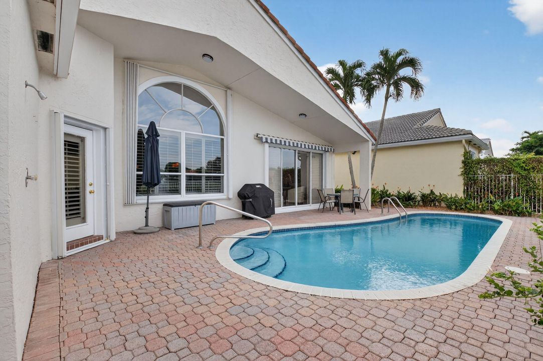 Active With Contract: $829,000 (3 beds, 2 baths, 2077 Square Feet)