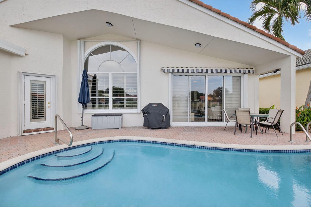 Active With Contract: $829,000 (3 beds, 2 baths, 2077 Square Feet)