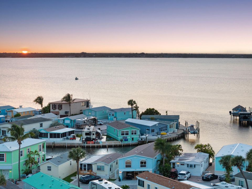 For Sale: $784,995 (2 beds, 2 baths, 1072 Square Feet)