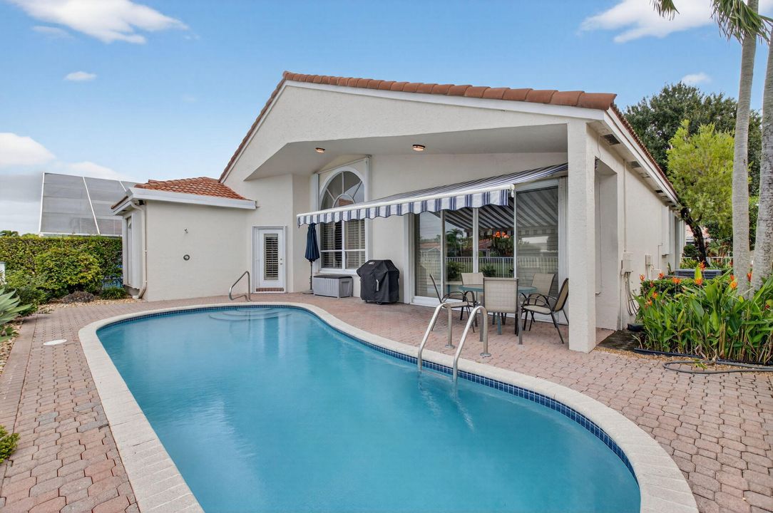 Active With Contract: $829,000 (3 beds, 2 baths, 2077 Square Feet)