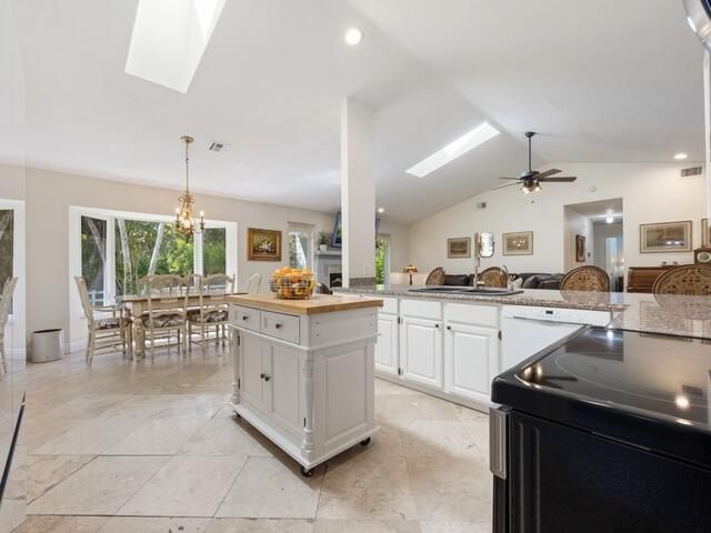 Activo con contrato: $1,395,000 (5 camas, 3 baños, 3092 Pies cuadrados)