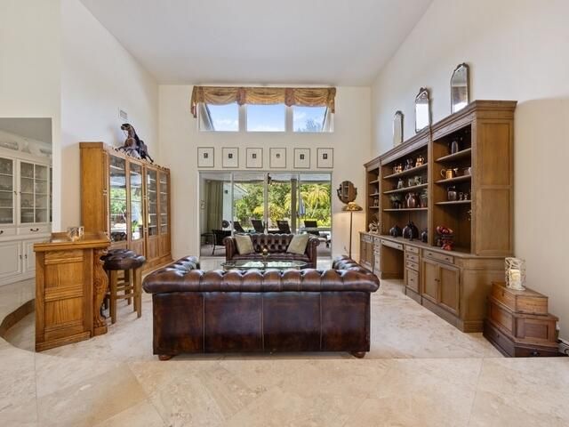 Activo con contrato: $1,395,000 (5 camas, 3 baños, 3092 Pies cuadrados)