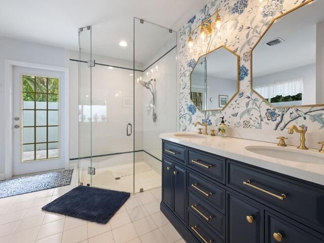 Activo con contrato: $1,395,000 (5 camas, 3 baños, 3092 Pies cuadrados)