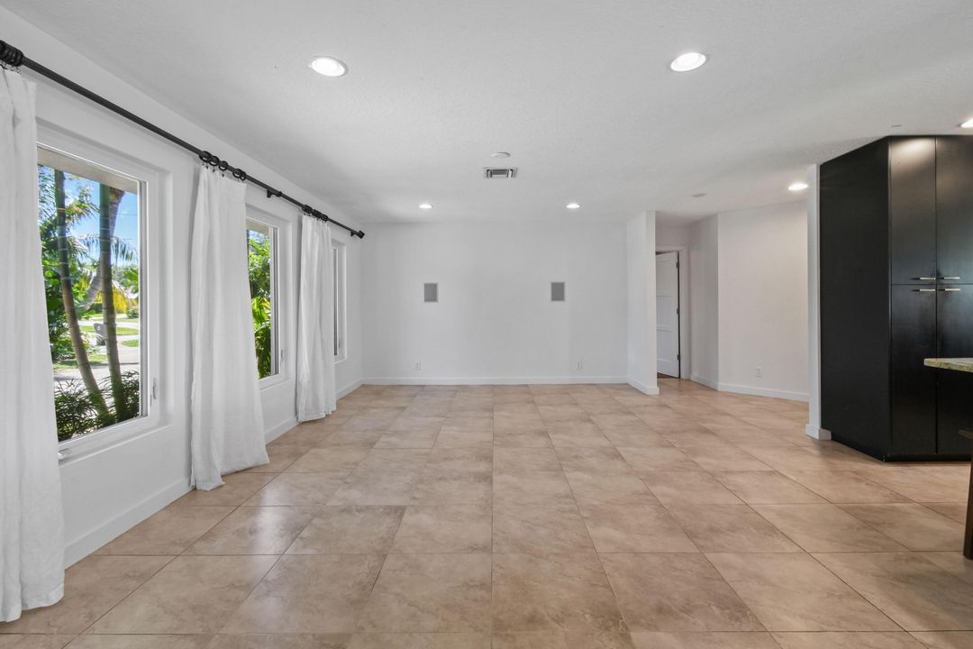 Под контрактом: $5,500 (3 спален, 2 ванн, 1947 Квадратных фут)