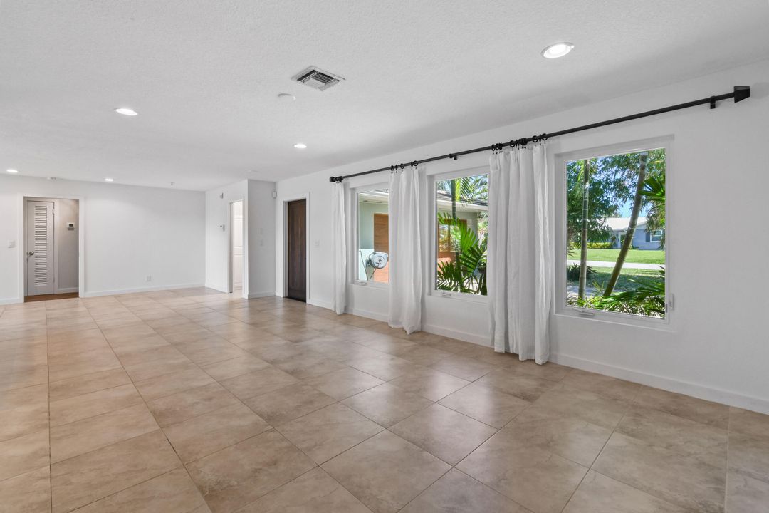 Под контрактом: $5,500 (3 спален, 2 ванн, 1947 Квадратных фут)