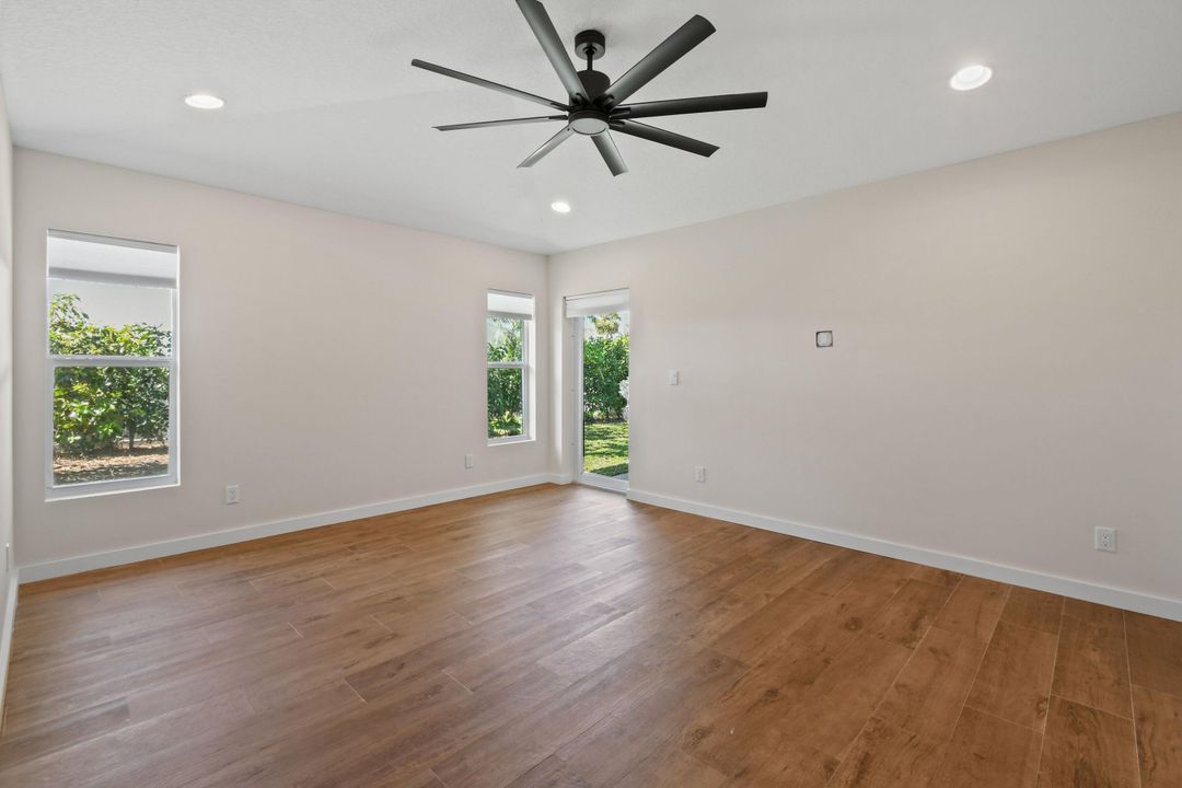 Под контрактом: $5,500 (3 спален, 2 ванн, 1947 Квадратных фут)