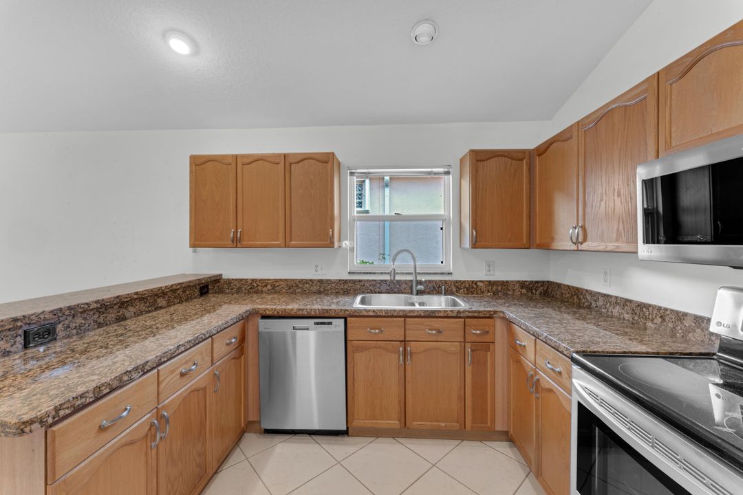 For Sale: $470,000 (3 beds, 2 baths, 1726 Square Feet)