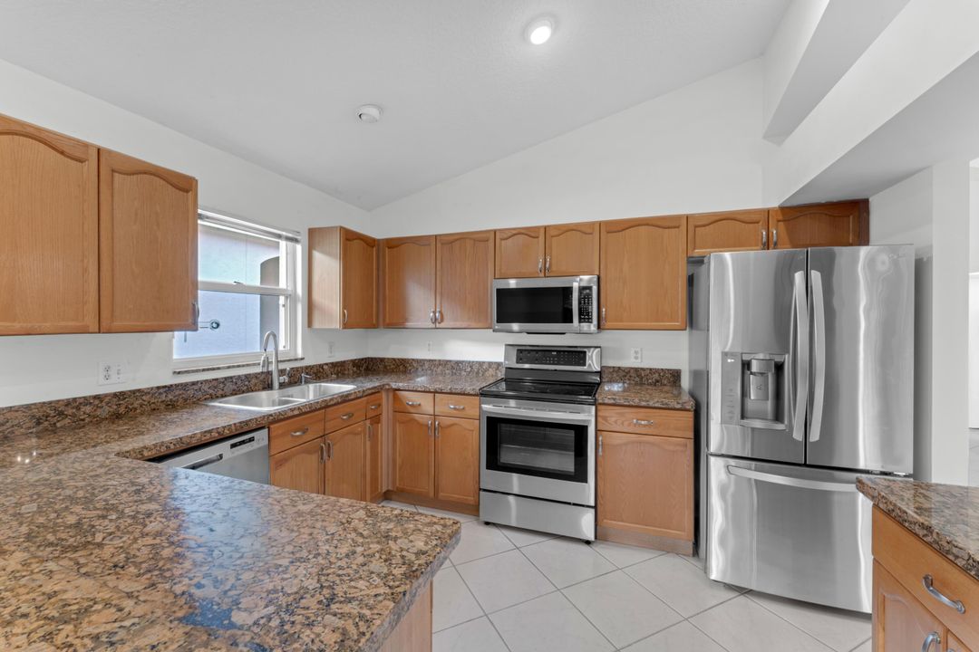 For Sale: $470,000 (3 beds, 2 baths, 1726 Square Feet)