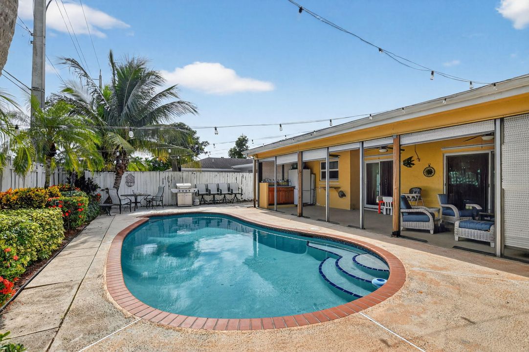 For Sale: $645,000 (4 beds, 2 baths, 1981 Square Feet)