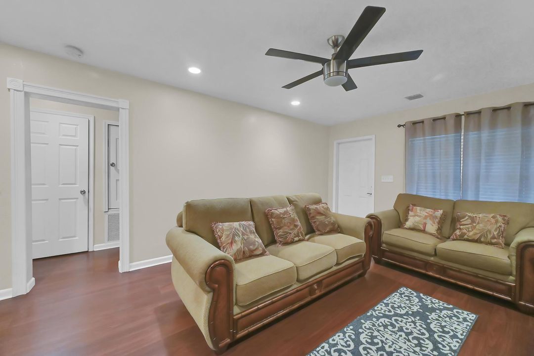 For Sale: $238,000 (3 beds, 2 baths, 1040 Square Feet)