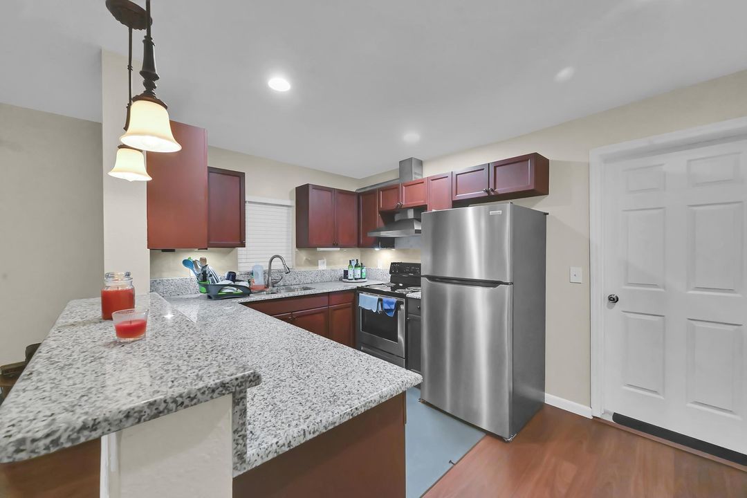 For Sale: $238,000 (3 beds, 2 baths, 1040 Square Feet)