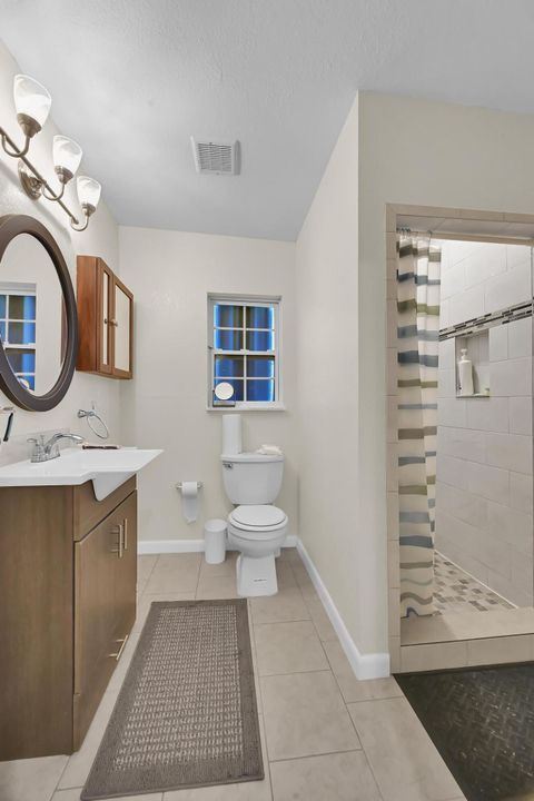 For Sale: $238,000 (3 beds, 2 baths, 1040 Square Feet)