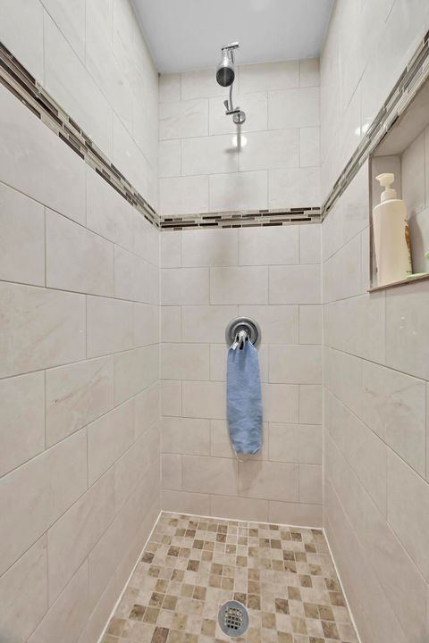 For Sale: $238,000 (3 beds, 2 baths, 1040 Square Feet)