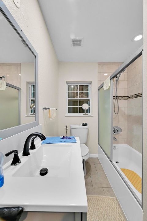 For Sale: $238,000 (3 beds, 2 baths, 1040 Square Feet)