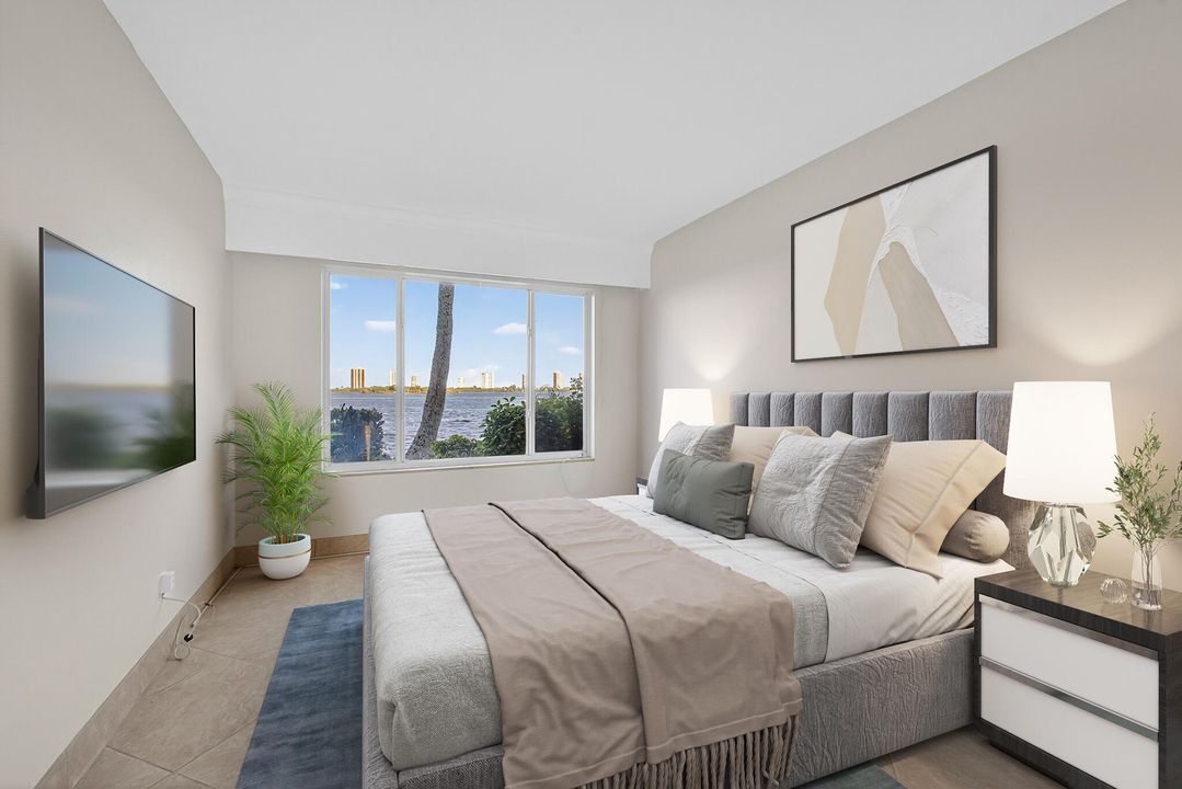 合同活跃: $225,000 (2 贝兹, 1 浴室, 880 平方英尺)