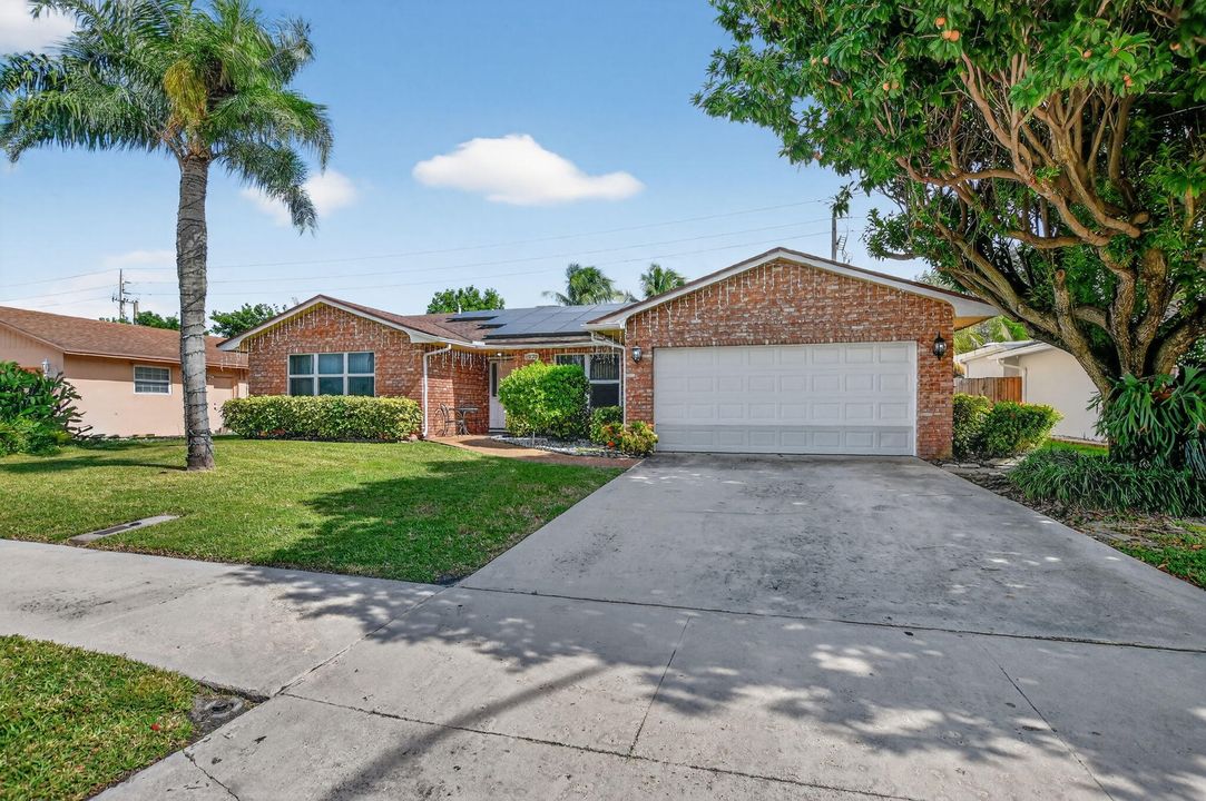 For Sale: $645,000 (4 beds, 2 baths, 1981 Square Feet)