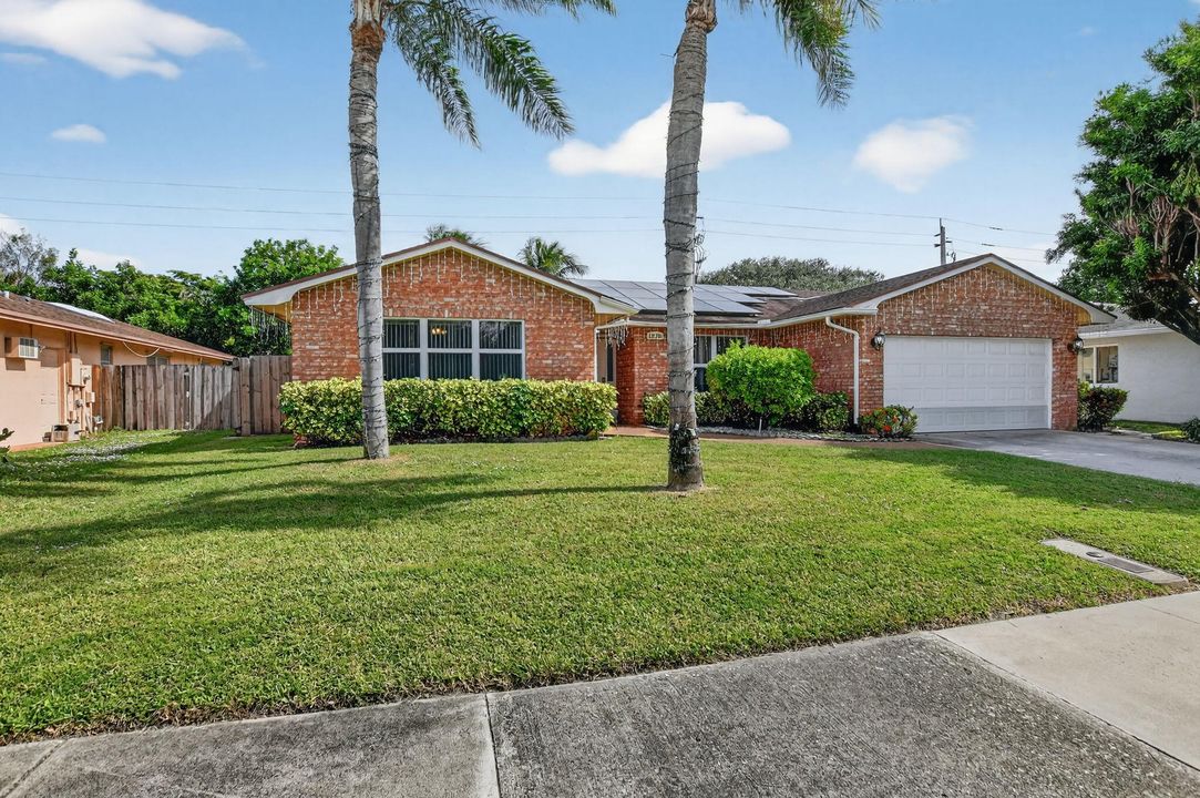 For Sale: $645,000 (4 beds, 2 baths, 1981 Square Feet)