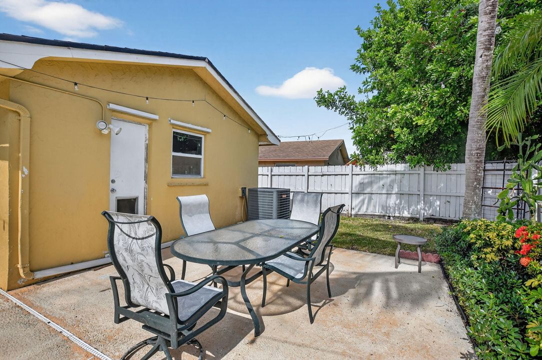 For Sale: $645,000 (4 beds, 2 baths, 1981 Square Feet)