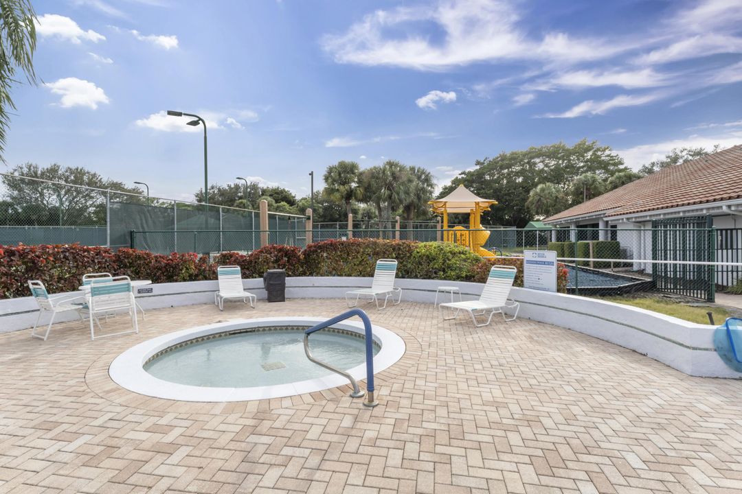 For Sale: $470,000 (3 beds, 2 baths, 1726 Square Feet)