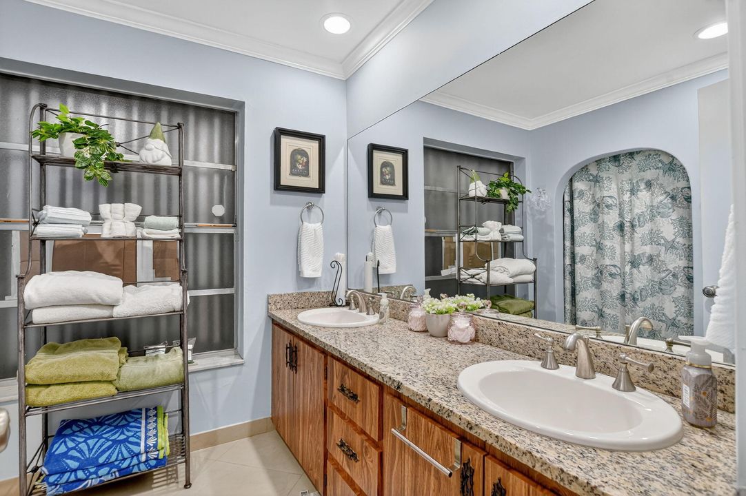 For Sale: $645,000 (4 beds, 2 baths, 1981 Square Feet)