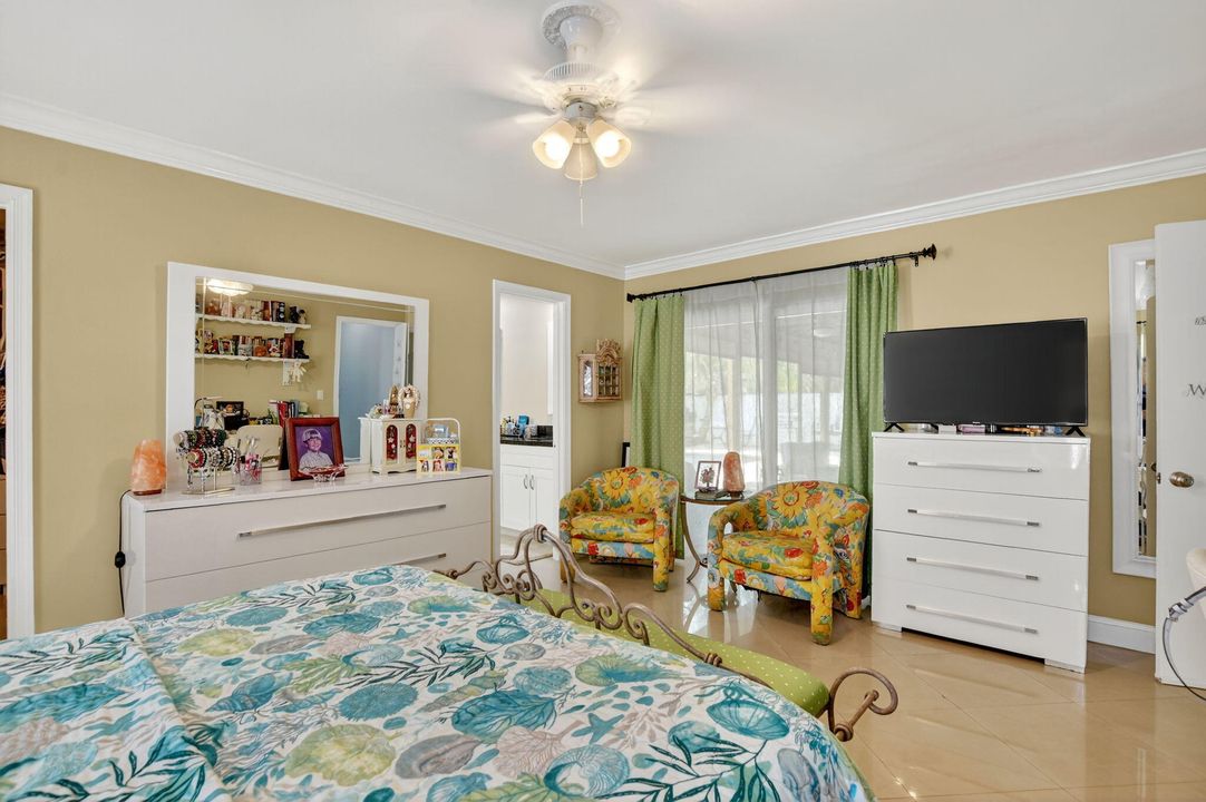 For Sale: $645,000 (4 beds, 2 baths, 1981 Square Feet)