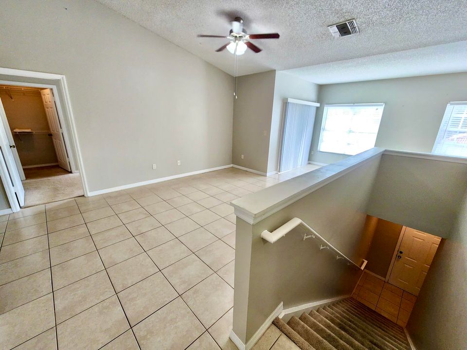 На продажу: $289,000 (2 спален, 2 ванн, 1048 Квадратных фут)