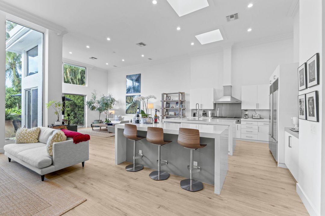 For Sale: $2,845,000 (3 beds, 4 baths, 3388 Square Feet)