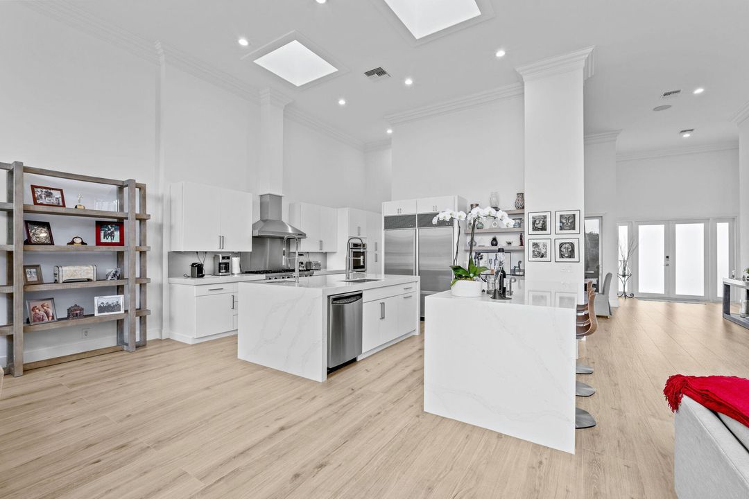 For Sale: $2,845,000 (3 beds, 4 baths, 3388 Square Feet)