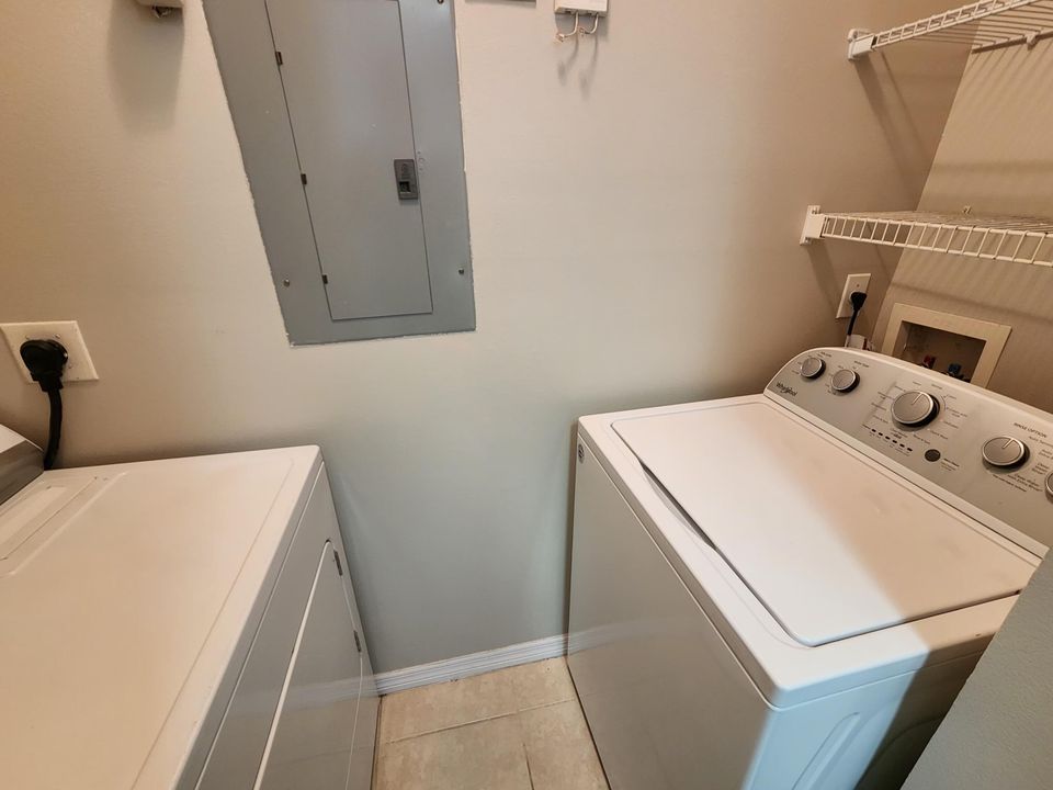 На продажу: $289,000 (2 спален, 2 ванн, 1048 Квадратных фут)