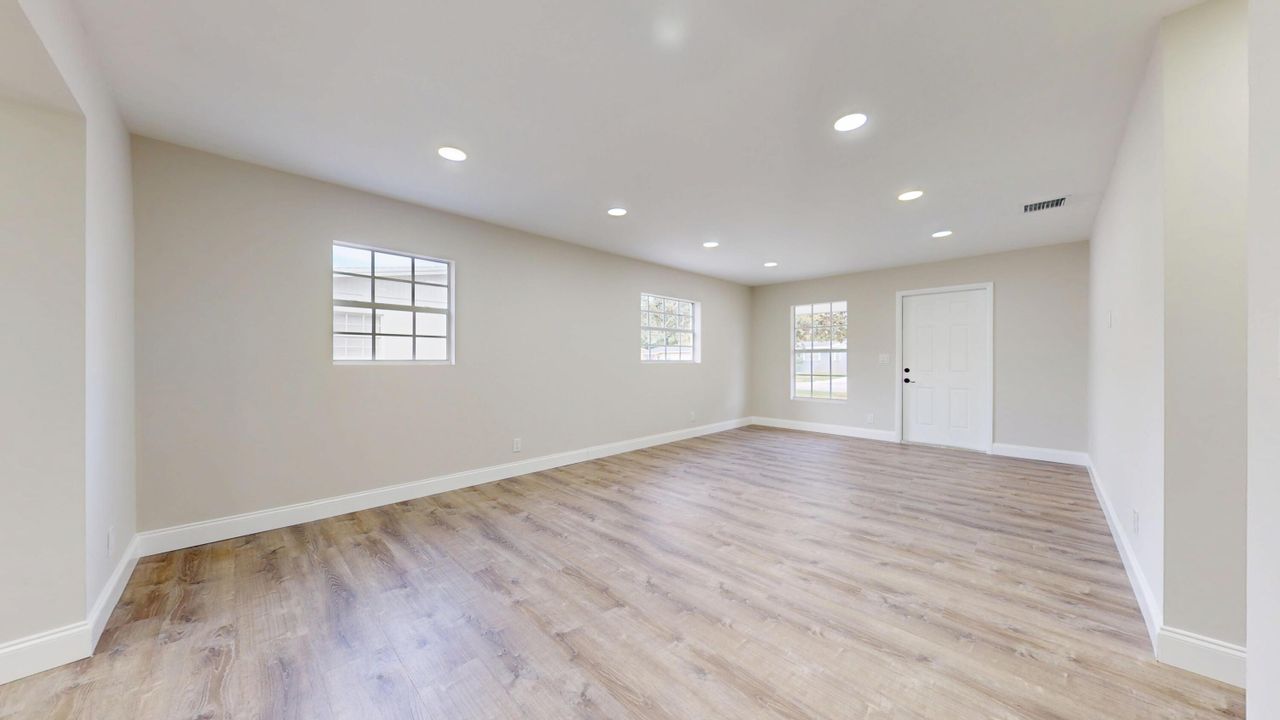 For Sale: $449,900 (4 beds, 2 baths, 1520 Square Feet)