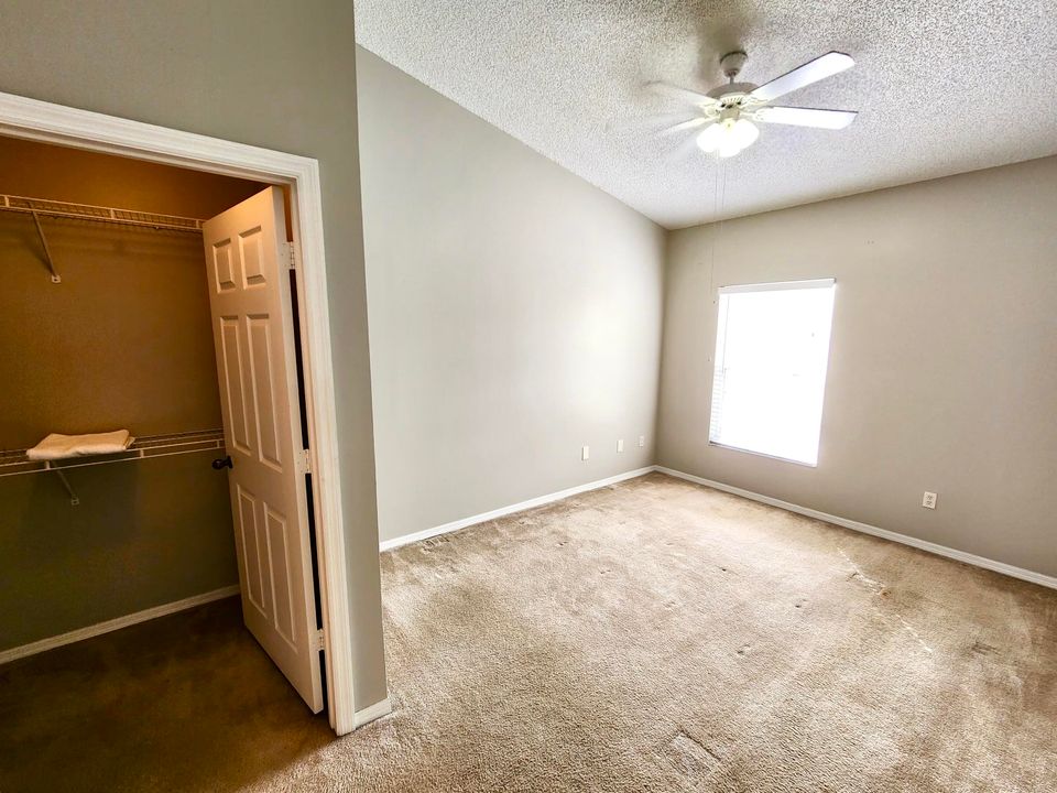 На продажу: $289,000 (2 спален, 2 ванн, 1048 Квадратных фут)