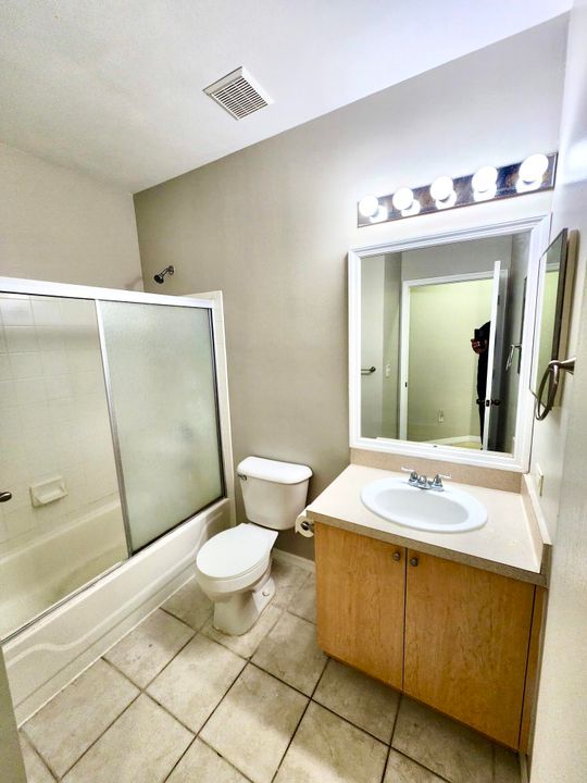 На продажу: $289,000 (2 спален, 2 ванн, 1048 Квадратных фут)