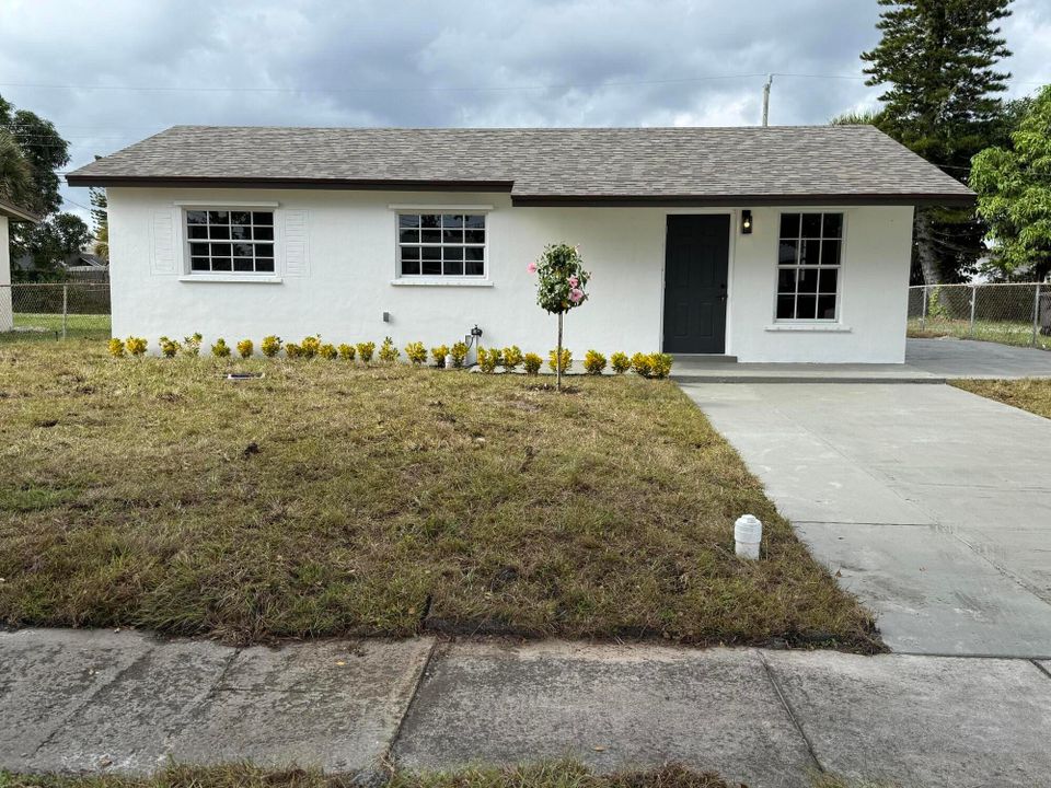 For Sale: $449,900 (4 beds, 2 baths, 1520 Square Feet)