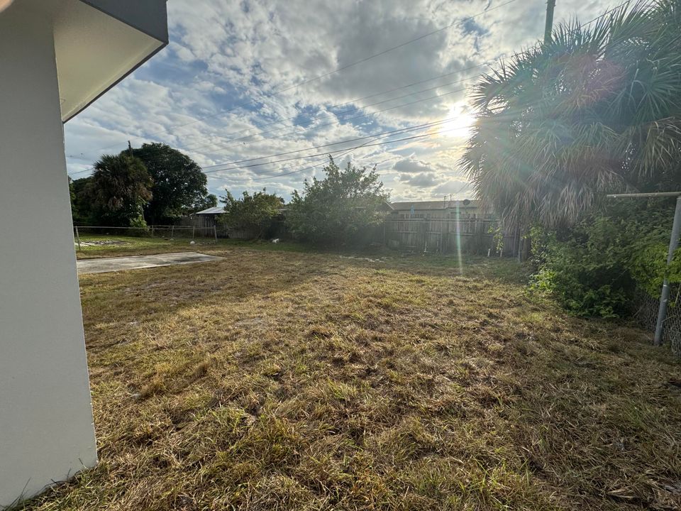 For Sale: $449,900 (4 beds, 2 baths, 1520 Square Feet)