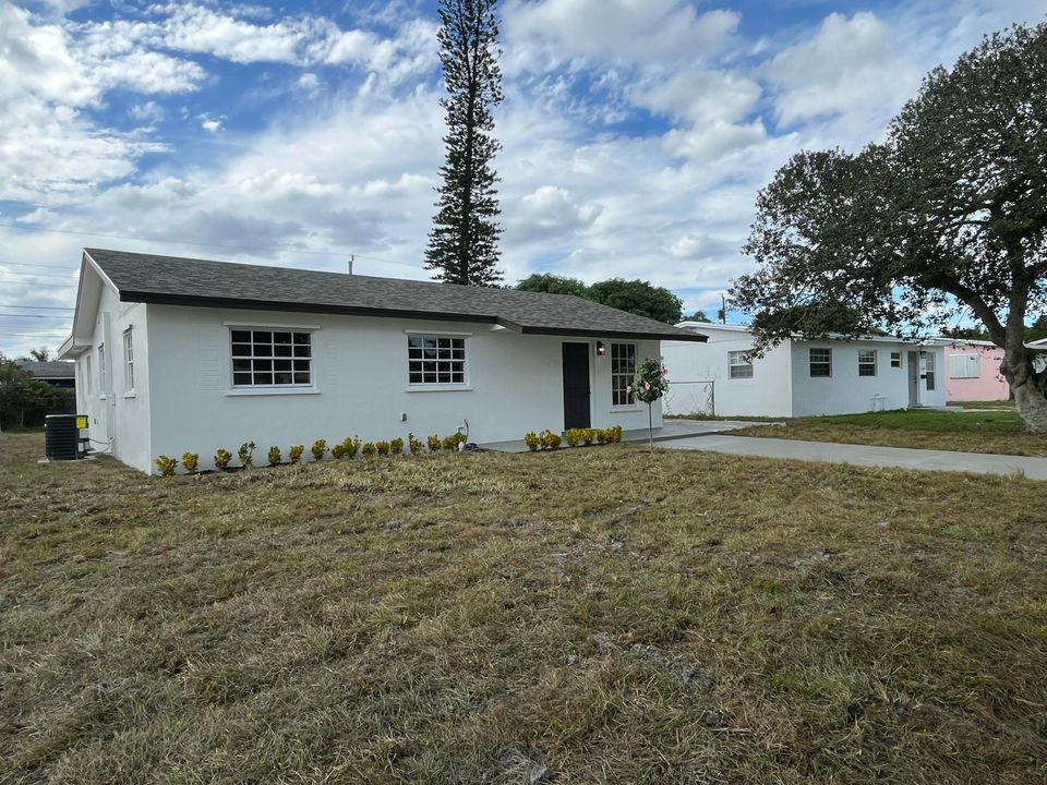 For Sale: $449,900 (4 beds, 2 baths, 1520 Square Feet)