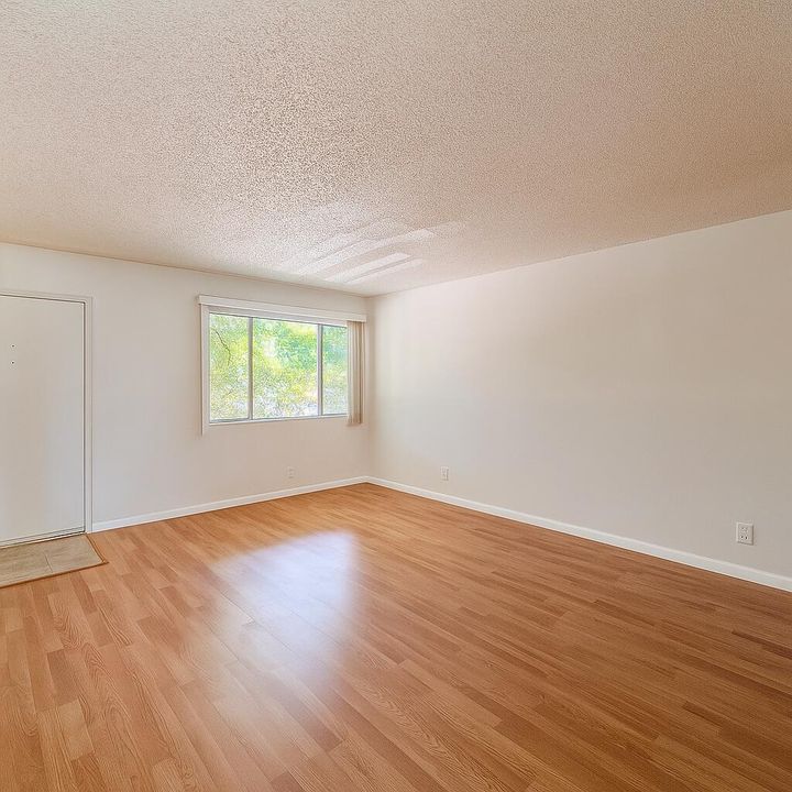 For Sale: $85,000 (2 beds, 1 baths, 850 Square Feet)