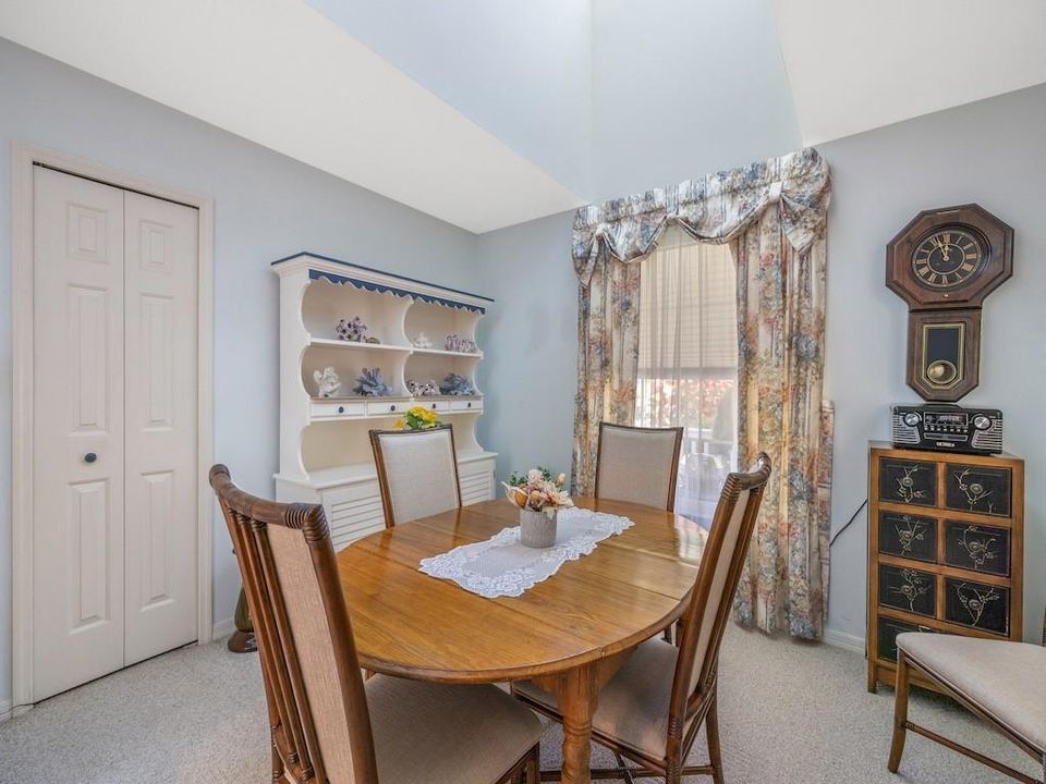 Activo con contrato: $385,000 (3 camas, 2 baños, 2000 Pies cuadrados)